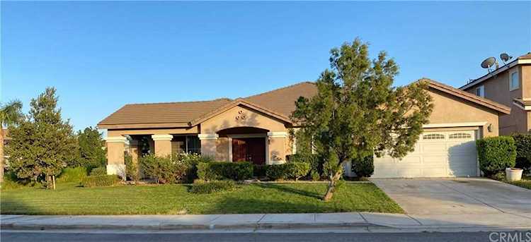 6986 Lancelot Drive Eastvale, CA 92880