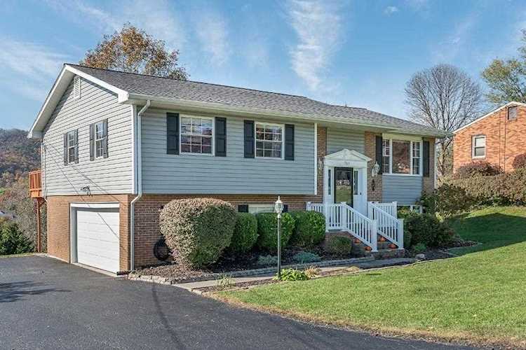 717 Azalea Daleville, VA 24083