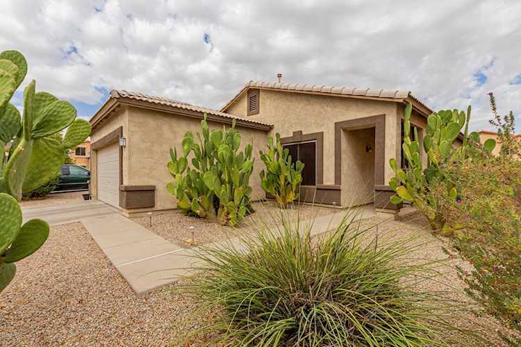 1106 E Country Crossing Way San Tan Valley, AZ 85143