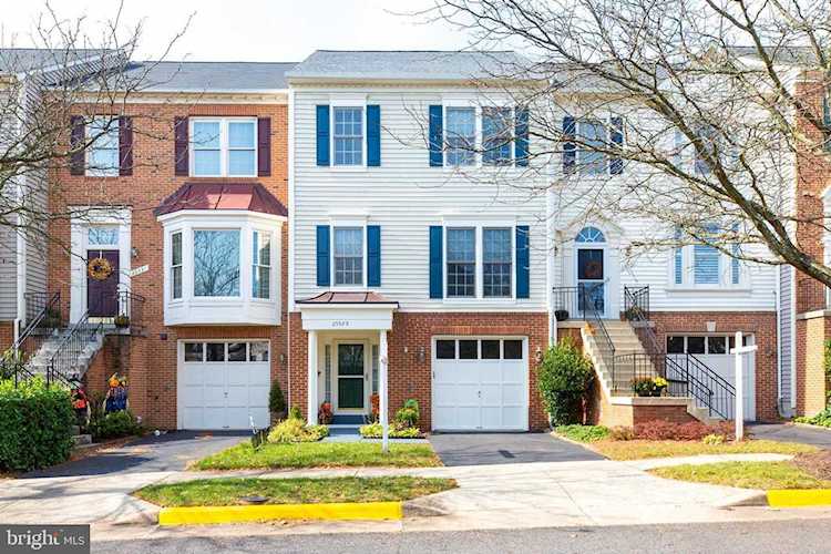 25529 Hussar Terrace Chantilly, VA 20152 | MLS ® VALO423648 Photo 1