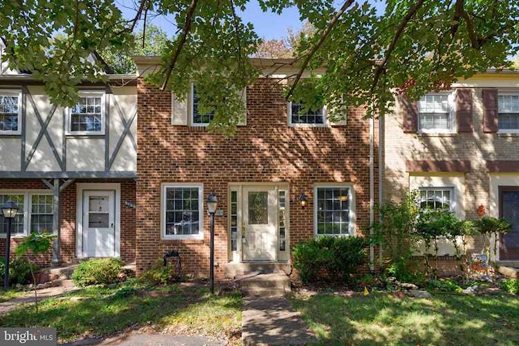 6104 Gothwaite Dr Centreville, VA 20120 | MLS ® VAFX1162186 Photo 1