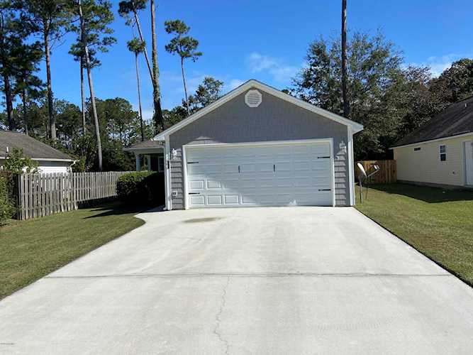 148 Red Bird Lane Hampstead, NC 28443