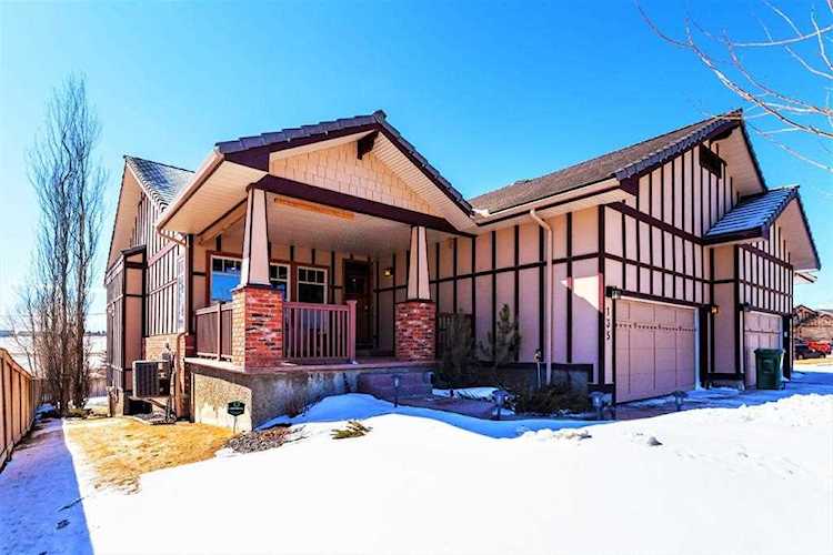 135 Bridle Estates Mews SW Calgary, AB T2Y 5A8