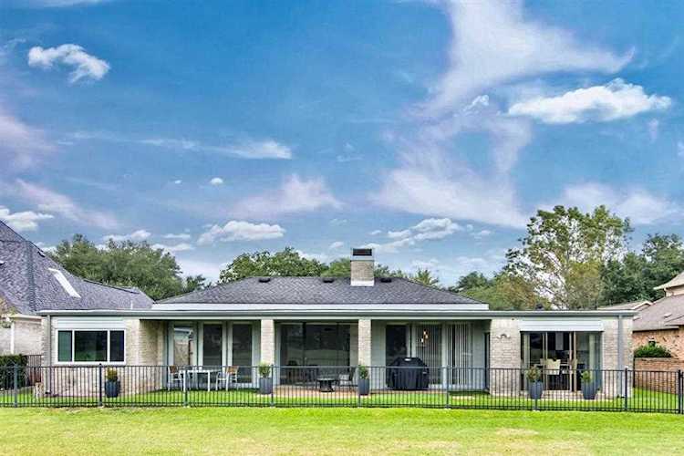 1718 Country Club Blvd Sugar Land, TX 77478