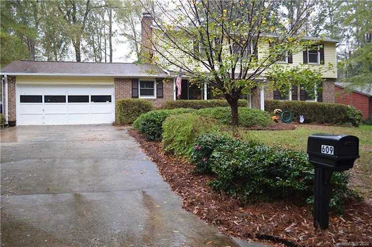 609 Sweetgum Ln Charlotte, NC 28211