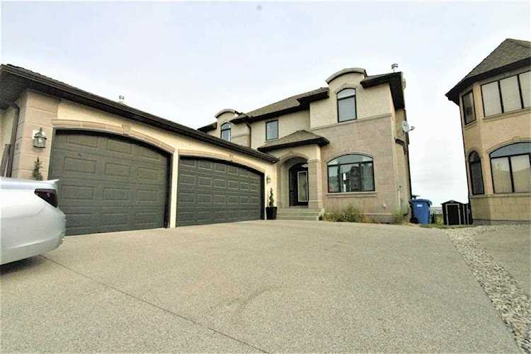 36 Coulee Park SW Calgary, AB T3H 5J6