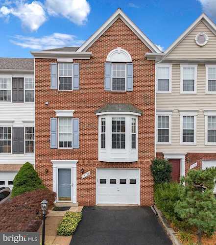 3038 Barden Oaks Ct Oakton, VA 22124 | MLS ® VAFX1161336 Photo 1
