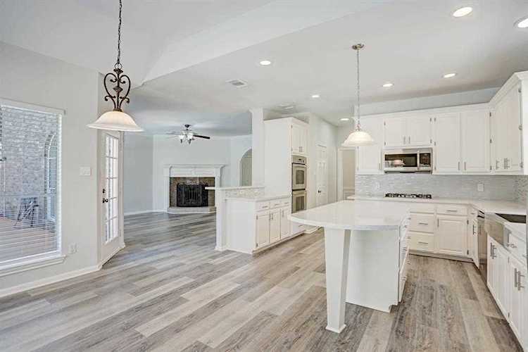 622 Clarenda Falls Dr Sugar Land, TX 77479