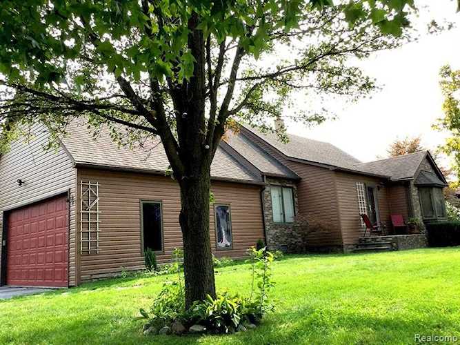 32270 Fruehauf Rd Fraser, MI 48026 | MLS 2200089053 Photo 1