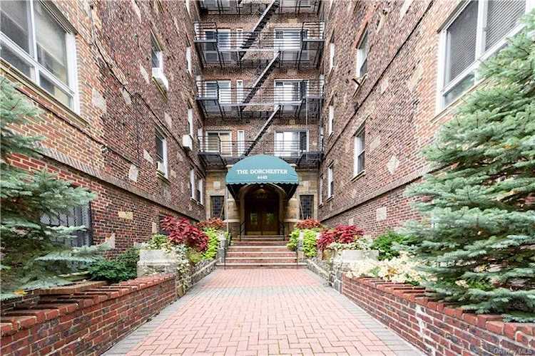 4445 Post Road #3J Bronx, NY 10471