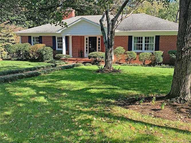 2611 Tanglewood Ln Charlotte, NC 28211