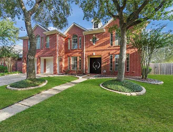 607 Crestridge Dr Sugar Land, TX 77479