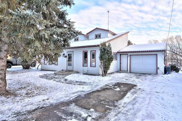 82 Oliver Ave Gull Lake, AB T4L 2N1