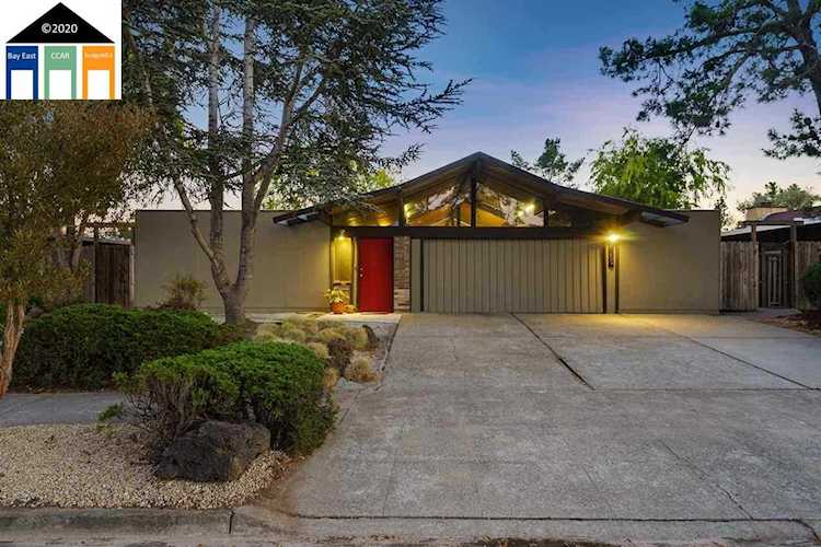 8159 Phaeton Dr Oakland, CA 94605