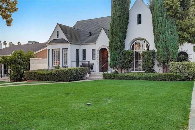 1429 N Columbus Avenue Glendale, CA 91202