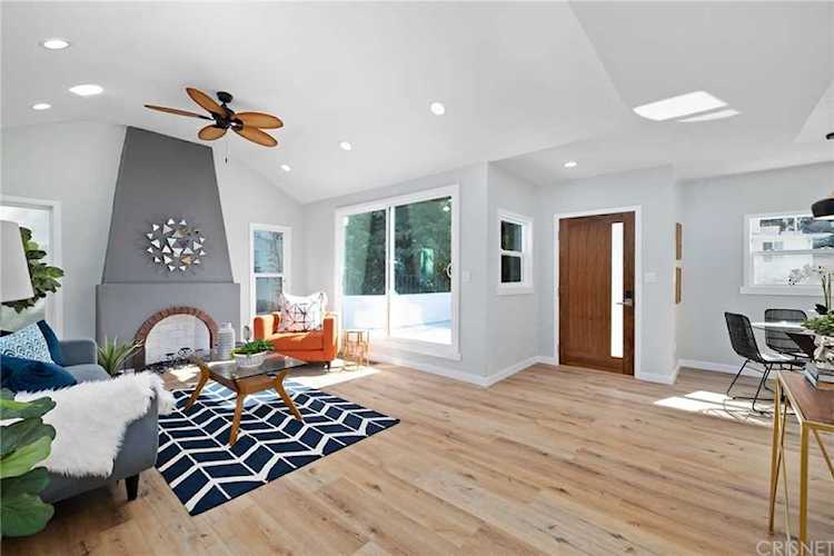 2275 Moss Avenue Los Angeles, CA 90065