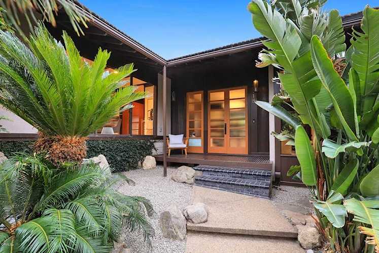 3118 E Villa Knolls Drive Pasadena, CA 91107
