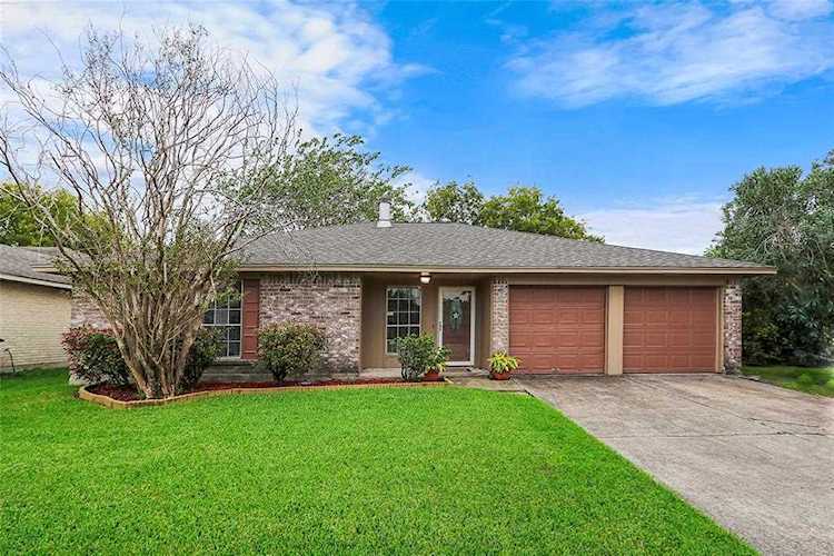 1426 Macclesby Ln Channelview, TX 77530