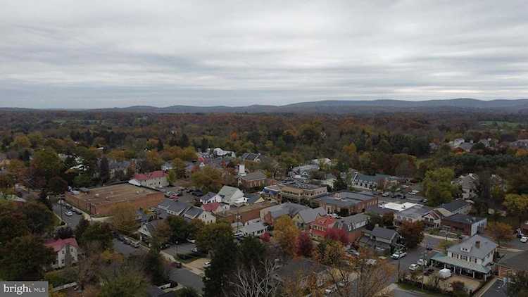 904 Blue Ridge Ave Middleburg, VA 20117