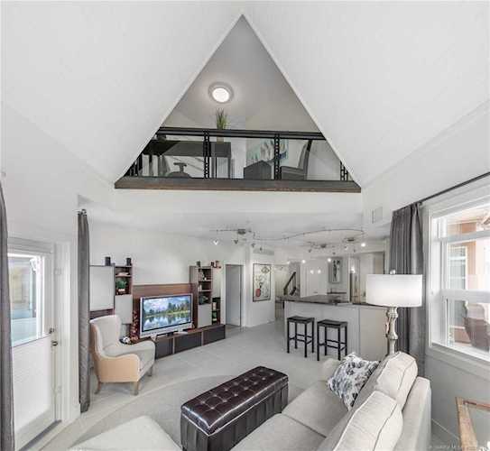 1088 Sunset Drive #221 Kelowna, BC V1Y9W1