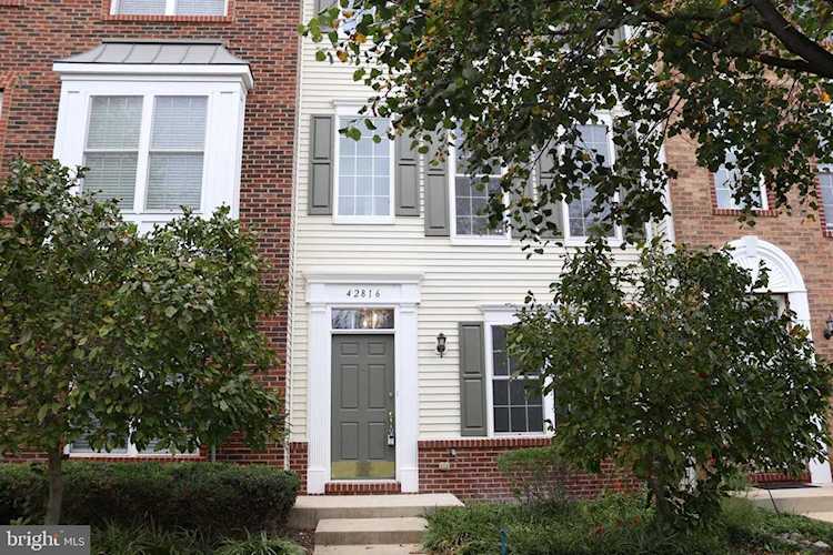 42816 Center St #19C Chantilly, VA 20152 | MLS ® VALO423532 Photo 1