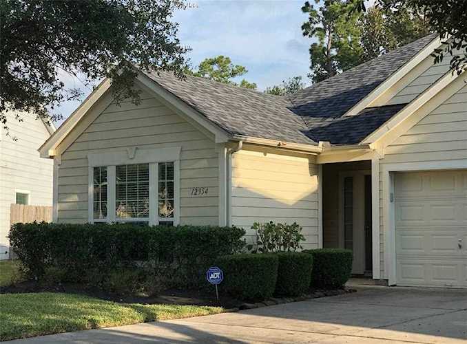 12954 Pecan Shores Dr Houston, TX 77044