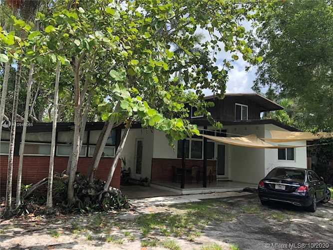1015 NE 81st St Miami, FL 33138