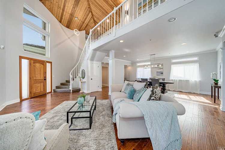 33 Lighthouse Court Napa, CA 94559