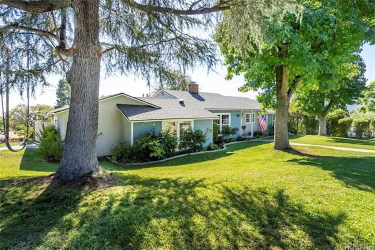2404 Frances Avenue La Crescenta, CA 91214