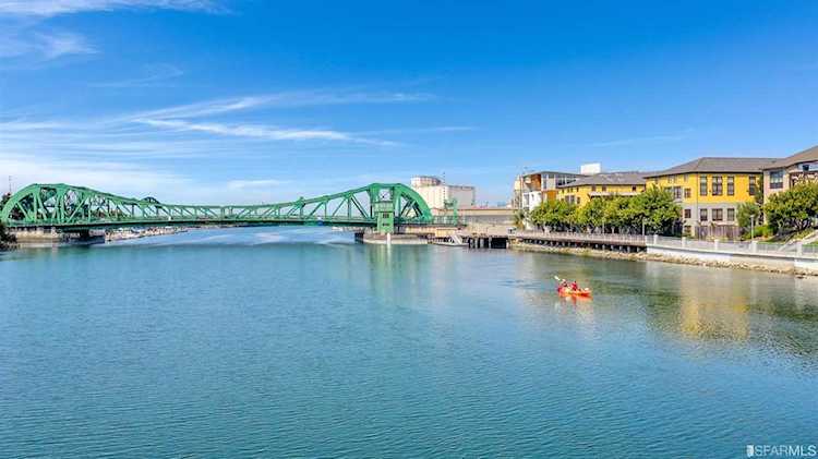 2875 Glascock Street #203 Oakland, CA 94601