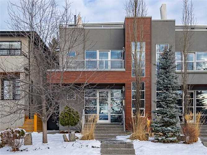 2114 31 Ave SW Calgary, AB T2T 2T4
