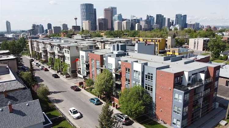 725 4 St NE #302 Calgary, AB T2E 3S7