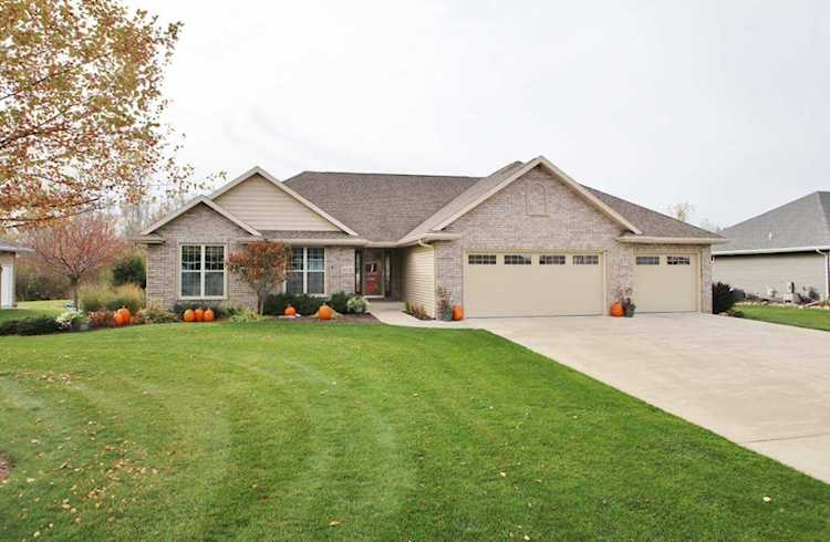 2031 Fescue Way Suamico, WI 54313