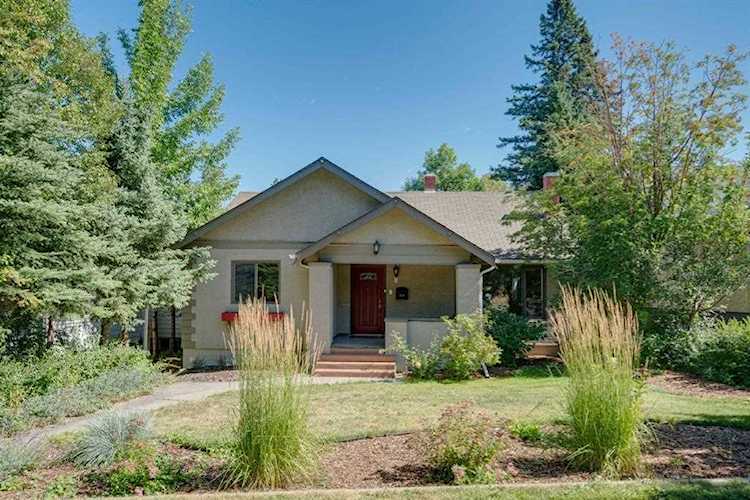 1506 Scotland St SW Calgary, AB T3C 2L5