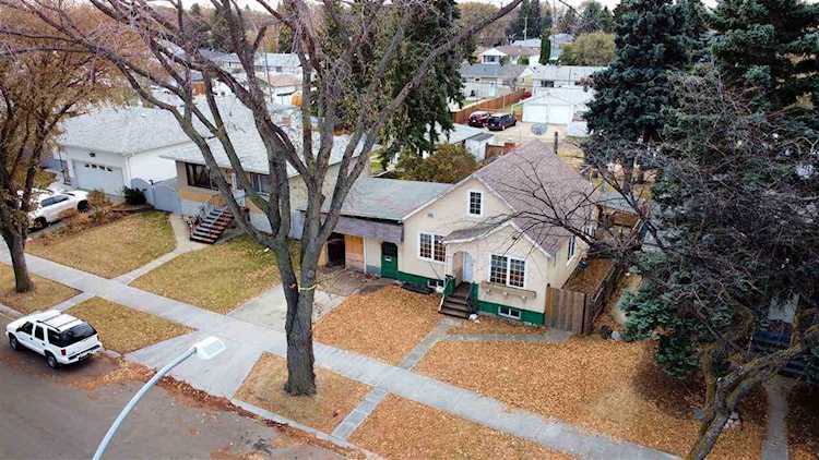 9839 67 Avenue Edmonton, AB T6E 0P3