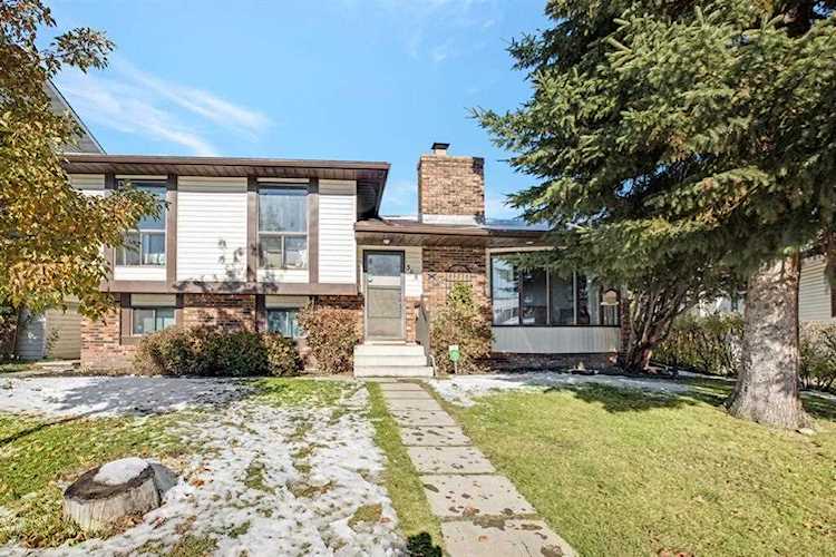 368 Templeview Dr NE Calgary, AB T1Y 3W4