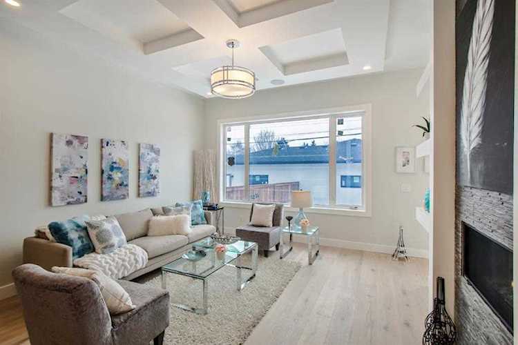240 25 Ave NW Calgary, AB T2M 2A5