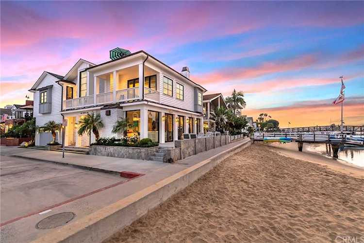 121 E Edgewater Avenue Newport Beach, CA 92661