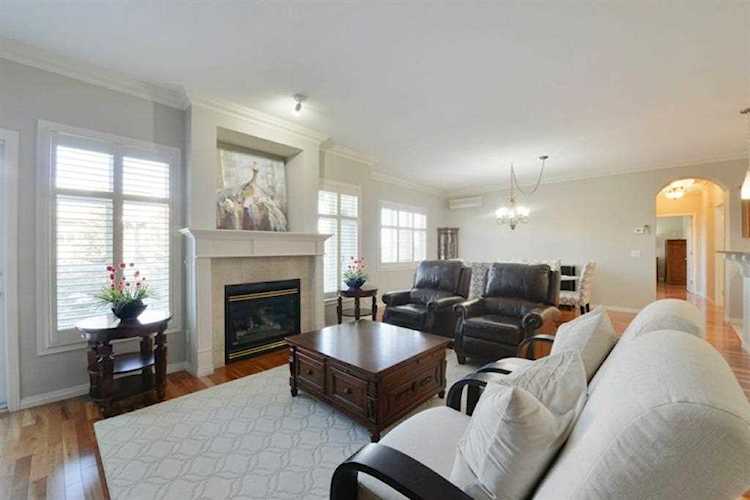 1411 Lake Fraser Ct SE Calgary, AB T2J 7G4