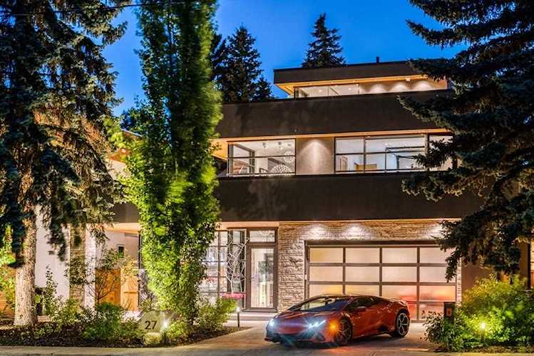 27 Windsor Crescent SW Calgary, AB T2V 1V5