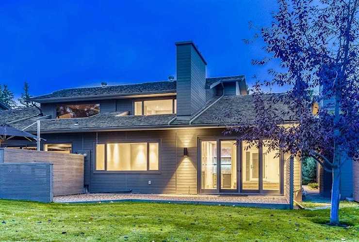 68 Baycrest Place SW #12 Calgary, AB T2V 0K6