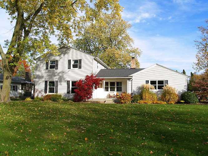2352 SE Woodcliff Ave Grand Rapids, MI 49546