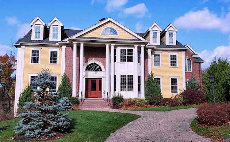 10 Prides Circle Andover, MA 01810