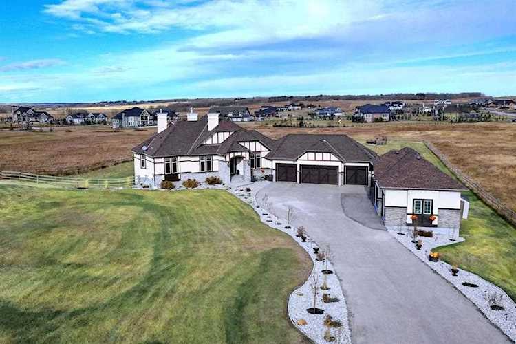 132 Grizzly Rise Rural Rocky View County, AB T4C 0B5