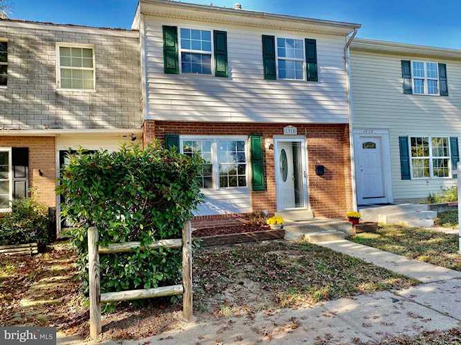 1318 Fir Ct Woodbridge, VA 22191