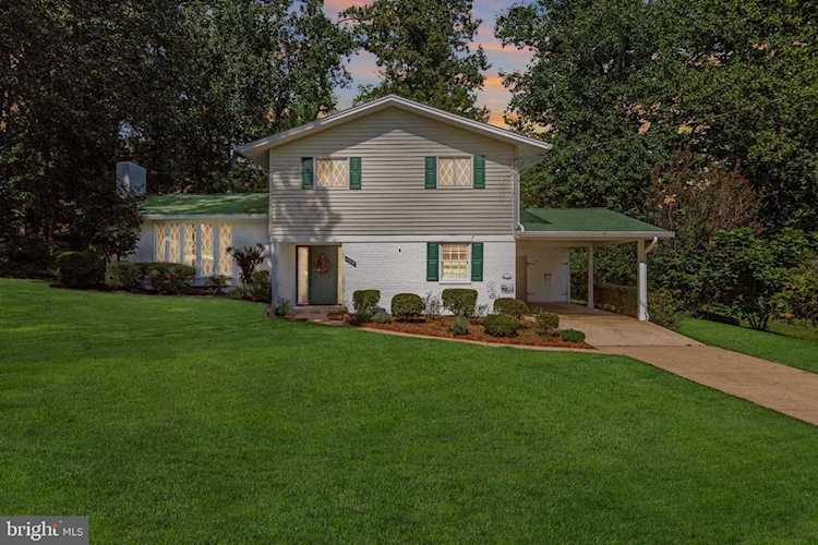 6812 Rosewood St Annandale, VA 22003