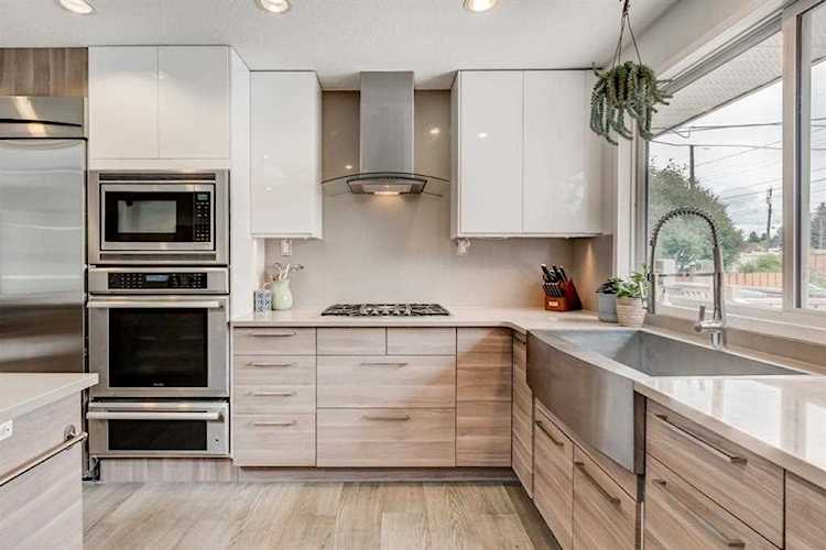1376 Lake Sylvan Dr SE Calgary, AB T2J 3C8