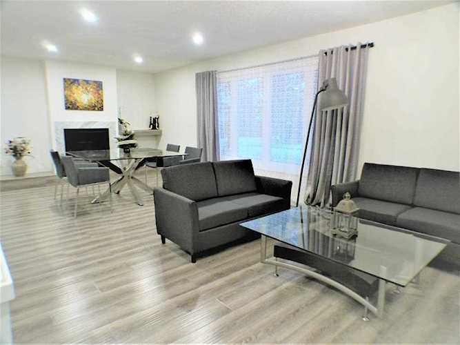 326 Adams Crescent SE Calgary, AB T2J 0T3