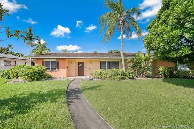 9511 E Palmetto Club Ln E Palmetto Bay, FL 33157