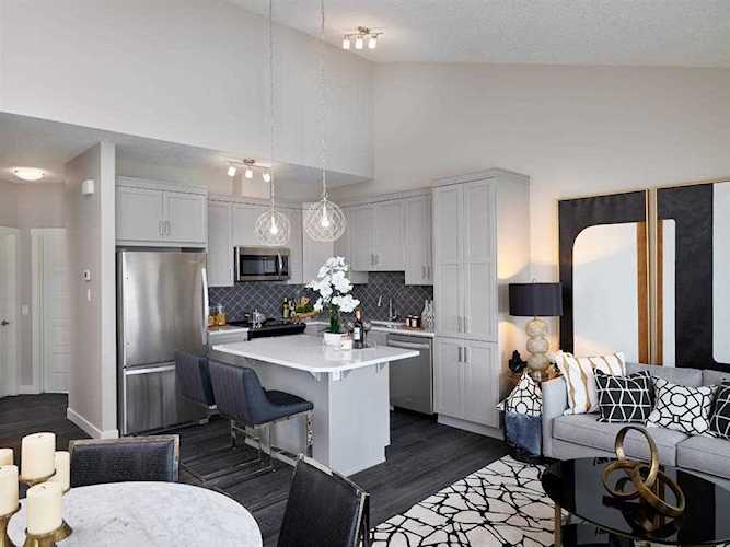 805 Cranbrook Walk SE Calgary, AB O0O 0O0